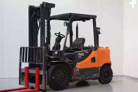 Diesel gaffeltruck 2008  Doosan D40SC-5 (1)