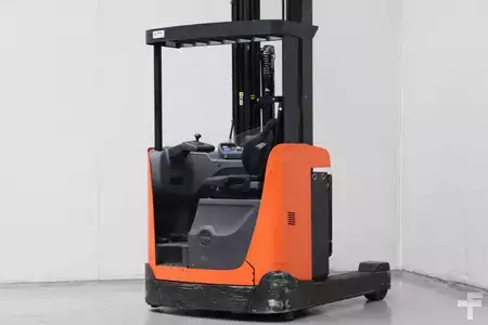 Carretilla retráctil 2019  Toyota RRE140B (2)