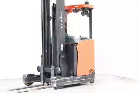 Carretilla retráctil 2018  Toyota RRE140H (1)