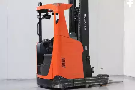 Carretilla retráctil 2018  Toyota RRE140H (2)