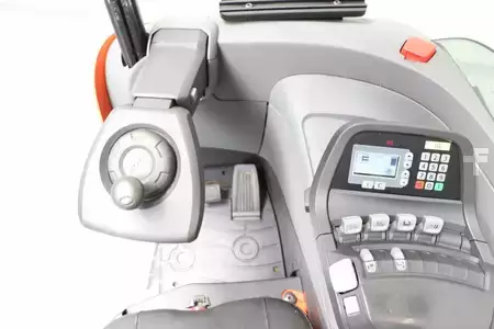 Carretilla retráctil 2018  Toyota RRE140H (3)
