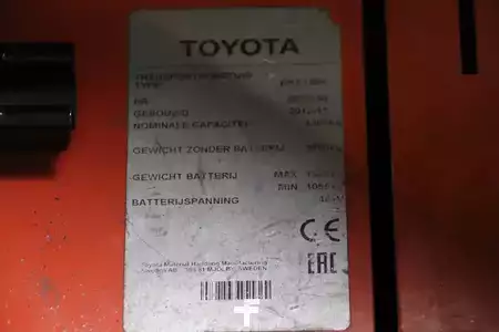Carretilla retráctil 2018  Toyota RRE140H (4)
