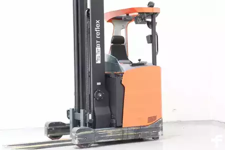 Carretilla retráctil 2018  Toyota RRE140 (1)