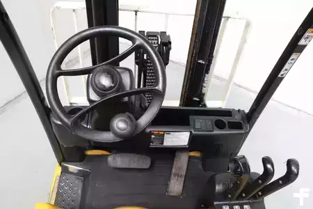 Eléctrica de 3 ruedas 2016  Yale ERP16VT (3)