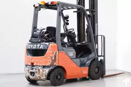 Empilhador a gás 2020  Toyota 06-8FG18F (2)