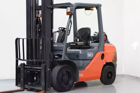 LPG heftrucks 2017  Toyota 02-8FGF30 (1)