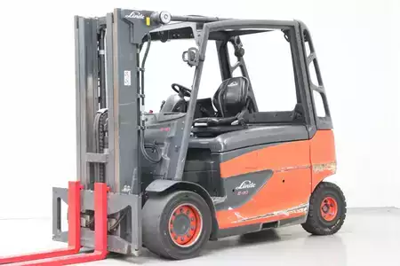 Eléctrico - 4 rodas 2018  Linde E40L-01/600 (1)