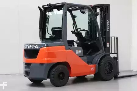 Dieselový VZV 2023  Toyota 52-8FDJF35 (2)