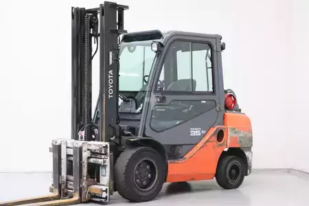 Treibgasstapler 2011  Toyota 02-8FGJF35 (1)