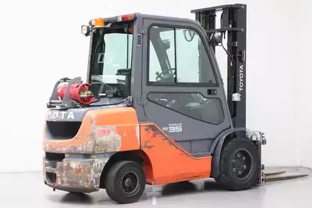 Treibgasstapler 2011  Toyota 02-8FGJF35 (2)