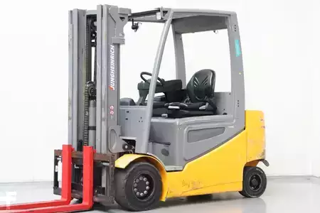 Eléctrico - 4 rodas 2022  Jungheinrich EFG 430 (1)