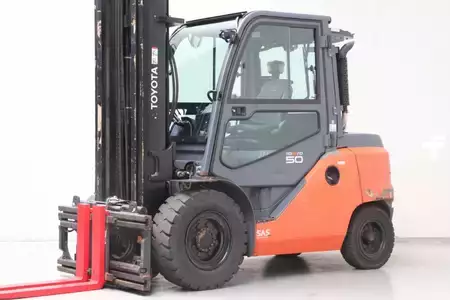 Dieseltruck 2021  Toyota 40-8FD45N (1)