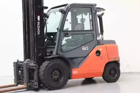 Dieseltruck 2021  Toyota 40-8FD45N (1)