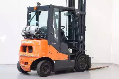 Empilhador a gás 2012  Doosan G20E-5 (2)