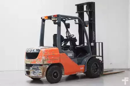 Dieselový VZV 2019  Toyota 06-8FDJ35F (2)