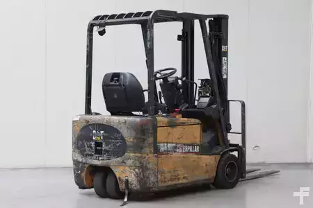 Chariots électriques à 3 roues 2005  CAT Lift Trucks EP20KT (2)