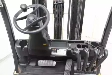 Elektryczne 4-kołowe 2019  Yale ERP30VL (3)