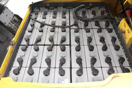 Elektryczne 4-kołowe 2019  Yale ERP30VL (5)