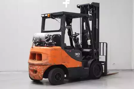 Chariots élévateurs GPL 2016  Doosan G30E-5 (2)