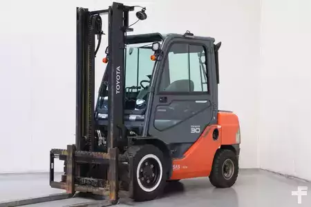 Dieseltrukki 2020  Toyota 02-8FDF30 (1)