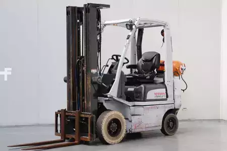 Empilhador a gás 2014  Nissan P1D1A18LQ (1)