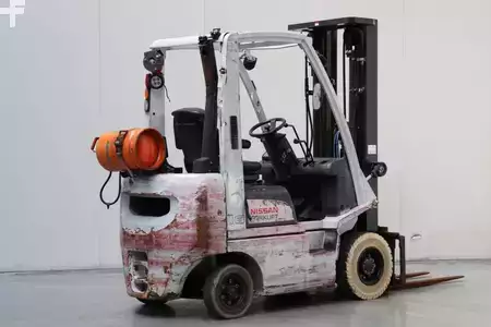 Empilhador a gás 2014  Nissan P1D1A18LQ (2)