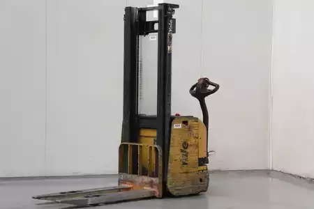Pallet Stackers 2006  Yale MS12 (1)