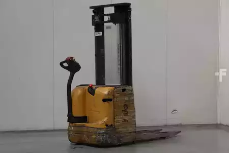Pallet Stackers 2006  Yale MS12 (2)