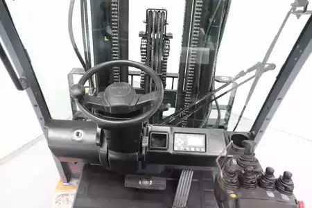 Elektro čtyřkolový VZV 2019  Toyota 8FBMKT30 (3)