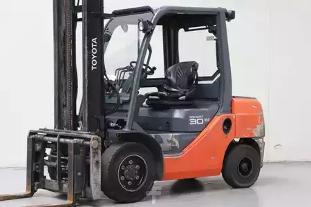 Diesel Forklifts 2012  Toyota 02-8FDF30 (1)