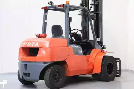 Empilhador diesel 2011  Toyota 42-7FD45 (2)