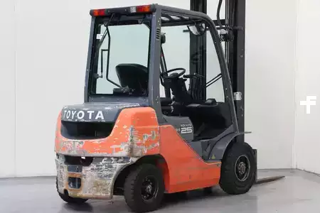 Dieselstapler 2010  Toyota 02-8FDF25 (2)
