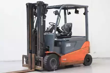 Carrelli elettrici 4 ruote 2020  Toyota 8FBMT25 (1)