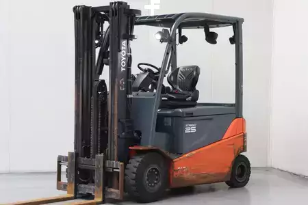 Eléctrico - 4 rodas 2020  Toyota 8FBMT25 (1)