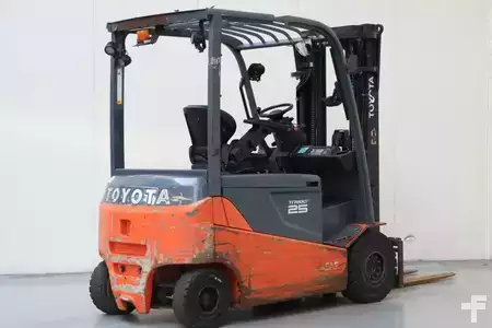 Carrelli elettrici 4 ruote 2020  Toyota 8FBMT25 (2)