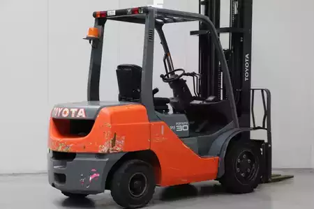 Dieseltrukki 2012  Toyota 02-8FDF30 (2)