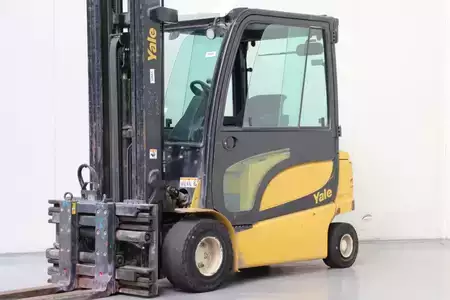 Elektryczne 4-kołowe 2019  Yale ERP30VL (1)
