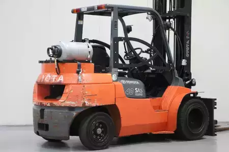 Nestekaasutrukki 2011  Toyota 02-7FG35 (2)
