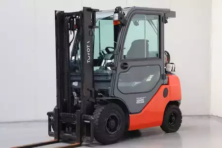 LPG VZV 2016  Toyota 06-8FG25F (1)
