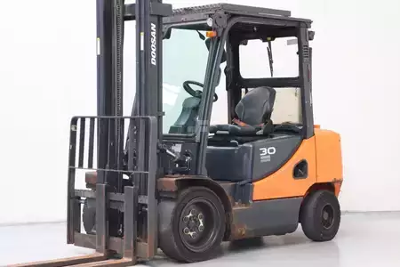 Wózki widłowe diesel 2014  Doosan D30S-7 (1)