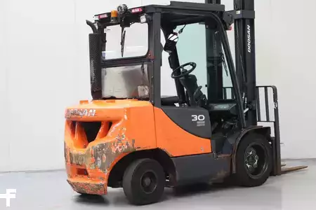 Wózki widłowe diesel 2014  Doosan D30S-7 (2)