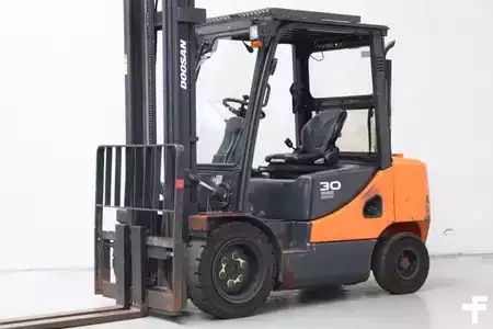 Wózki widłowe diesel 2014  Doosan D30S-7 (1)