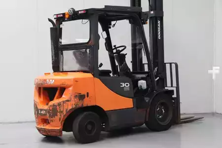 Wózki widłowe diesel 2014  Doosan D30S-7 (2)