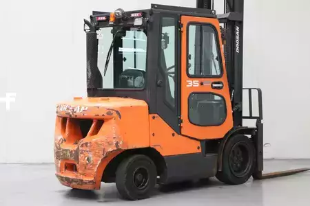 Diesel Forklifts 2014  Doosan D35C-7 (2)