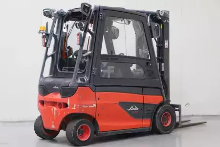 Elektryczne 4-kołowe 2018  Linde E25L-01 (2)