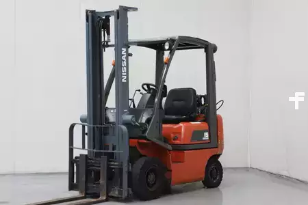 Gas truck 2005  Nissan PD01A15PQ (1)