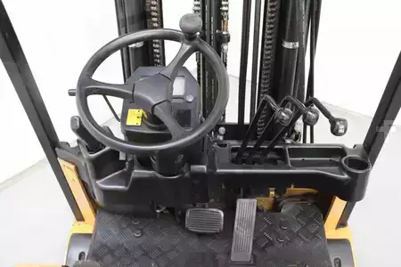 Elektryczne 4-kołowe 2004  CAT Lift Trucks EP25K (3)