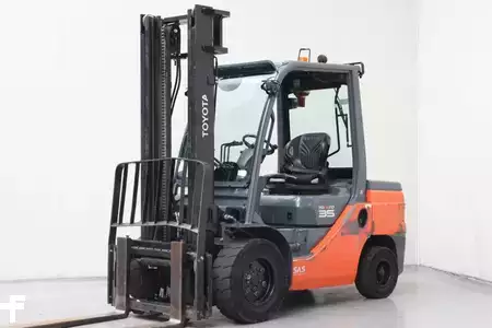 Carretilla elevadora diésel 2022  Toyota 52-8FDJF35 (1)