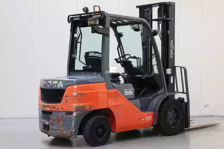 Carretilla elevadora diésel 2022  Toyota 52-8FDJF35 (2)