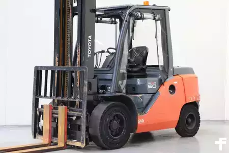 Diesel truck 2022  Toyota 40-8FD45N (1)